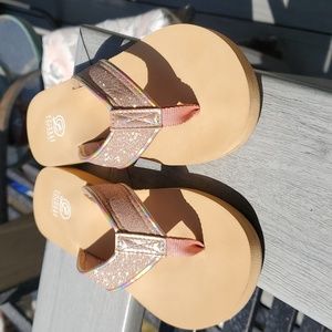 Chinese laundry sandals